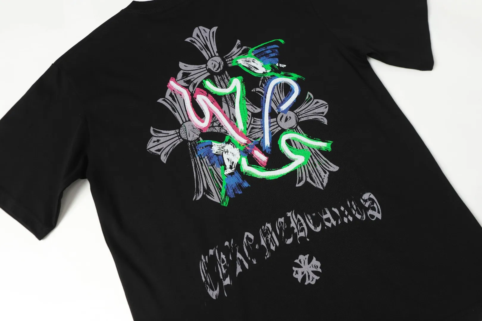 P160 Chrome Hearts* are made of 300g double yarn fabric, 1*1 Solona rib, imported digital white ink direct injection + foaming, a perfect blend of fashion and science, a feast of precision and color, high-definition color details, green and environmentally friendly concepts, loose fit, same style for men and women. Color: Black White Size: XS S M L